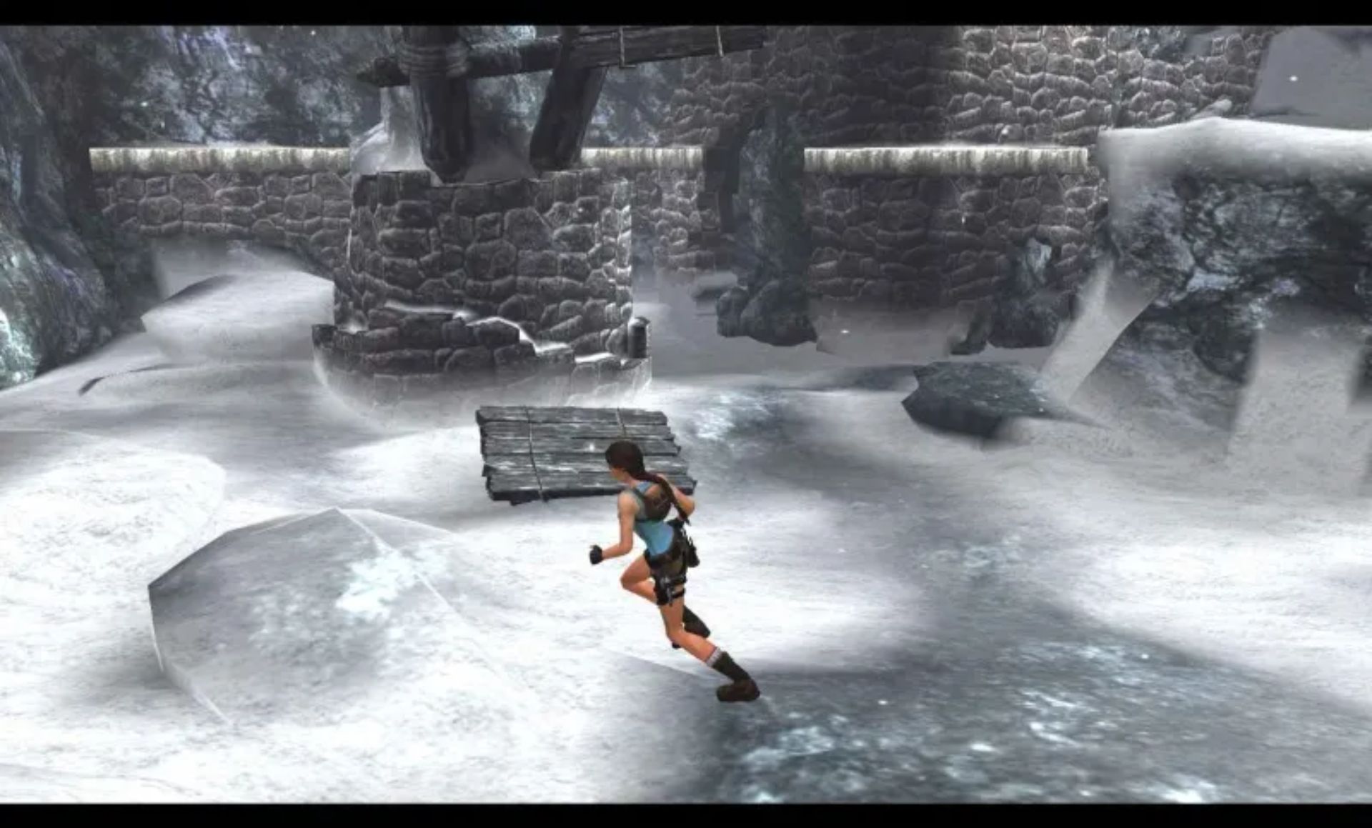 古墓丽影：周年纪念版PSP游戏截图第5张