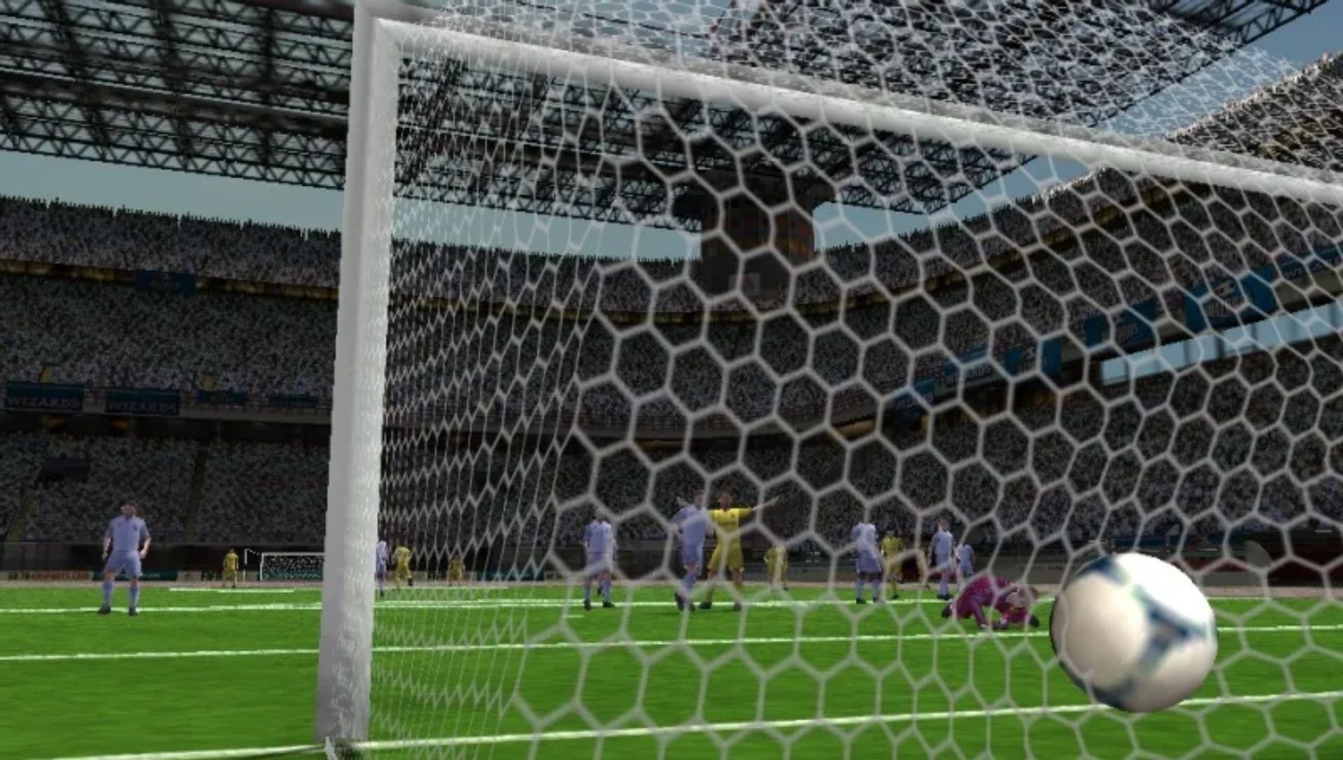 FIFA足球2013PSP游戏截图第6张