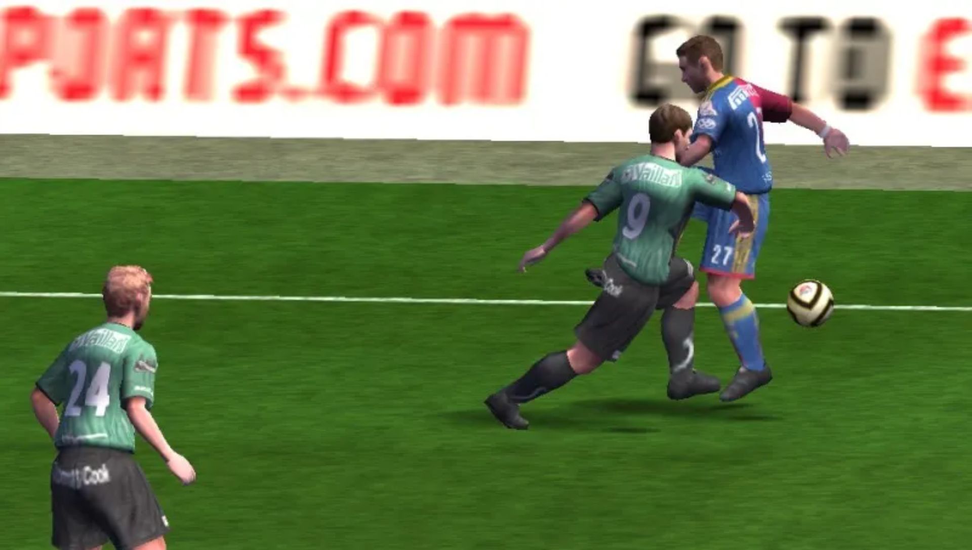 FIFA足球2013PSP游戏截图第12张